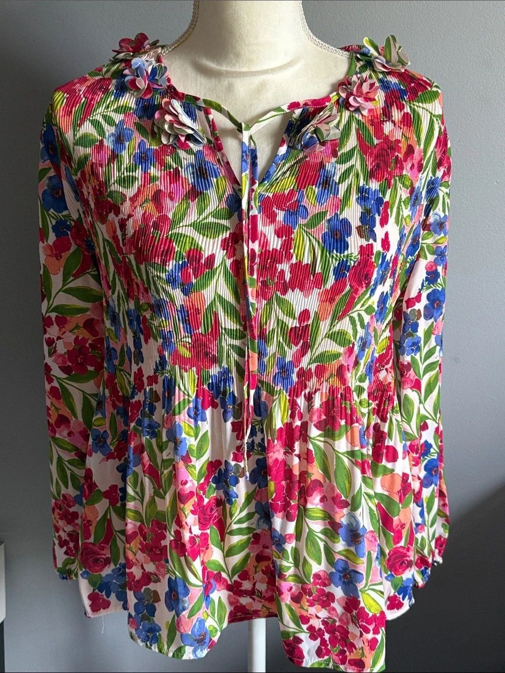 Cable & Gage Women’s PetiteFloral Smocked Peasant Blouse!